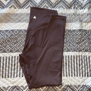 Size M Balance Athletica OG pant in color cliff.